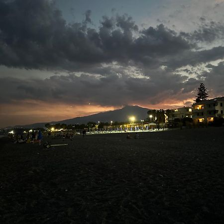 Appartamento I Puritani On The Beach Giardini-Naxos Zewnętrze zdjęcie