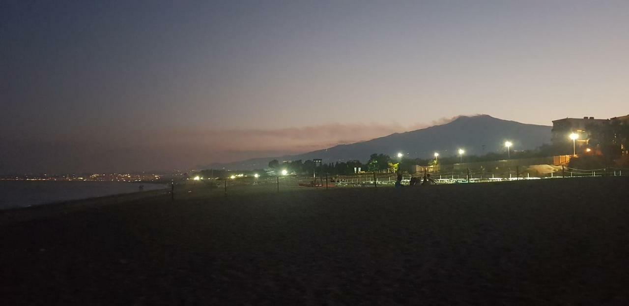 Appartamento I Puritani On The Beach Giardini-Naxos Zewnętrze zdjęcie